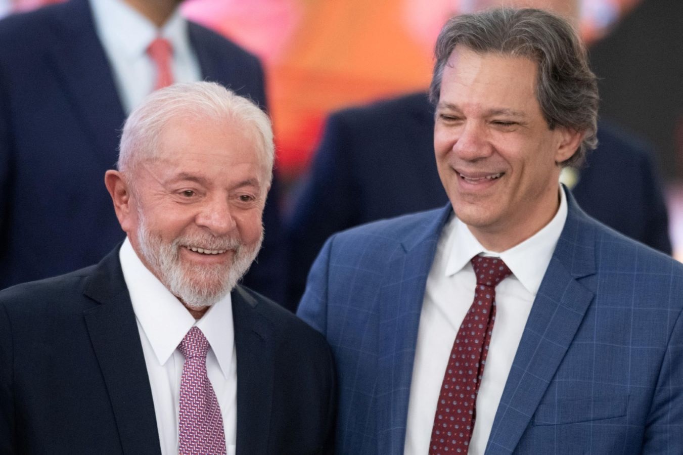 Lula libera R$ 2,2 bilhões em emendas PIX para deputados para segurar PEC da Anistia
