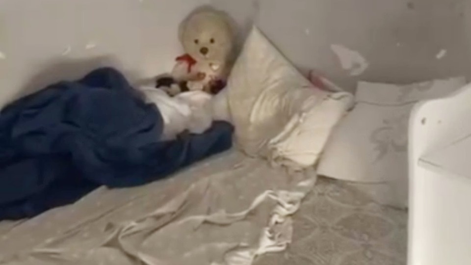 Menina de 6 anos resgatada de cárcere passava o dia vendo pornografia