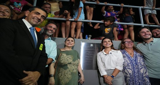 Léo e Mariana deixam de lado rusgas de eleição e inauguram praça na capital