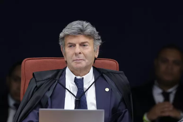 Fux interrompe Moraes, diz que divergiu e aumenta expectativa por voto no julgamento 