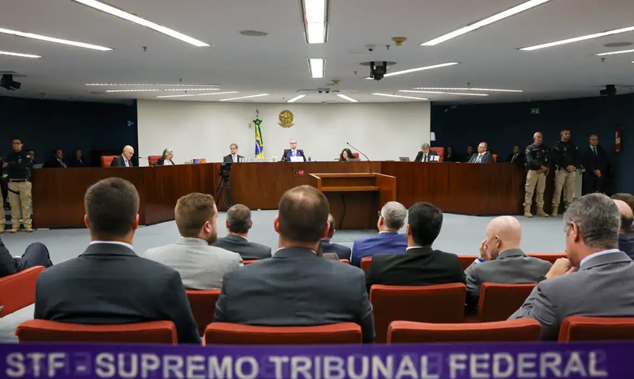 Ao vivo: STF retoma julgamento de Bolsonaro; Dino é o segundo a votar