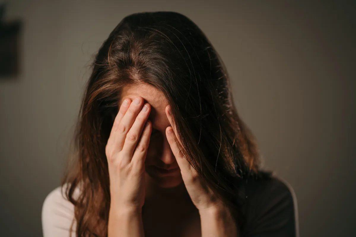 Bruxismo é mais frequente em pessoas com enxaqueca, diz estudo 
