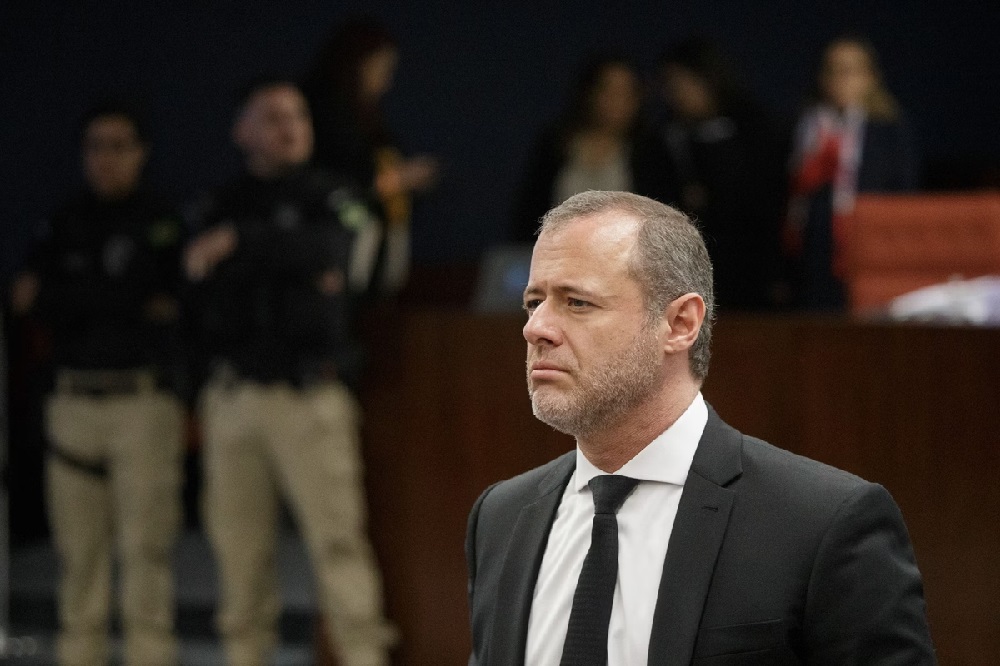 Advogado de Bolsonaro abandona julgamento no STF após maioria para condenação 