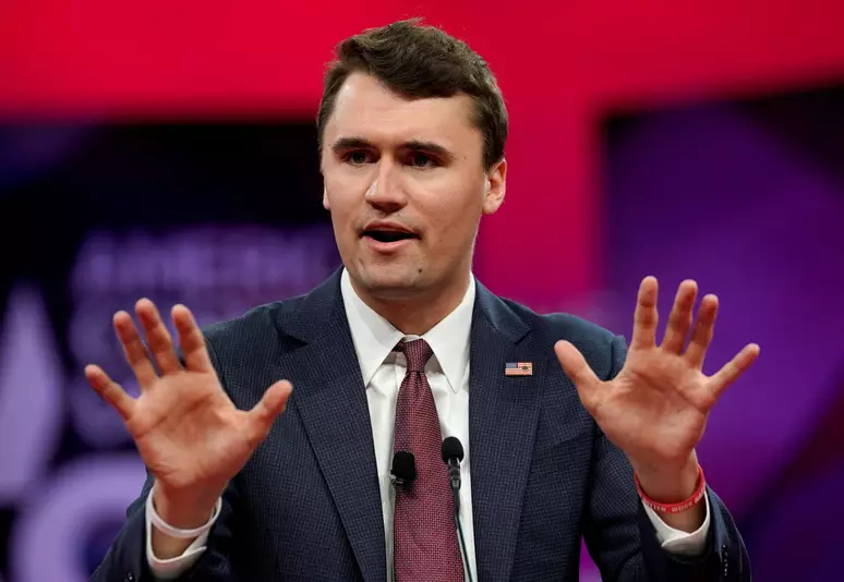 O que assassinato de Charlie Kirk, aliado de Trump, revela sobre a política nos EUA