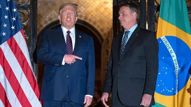 Trump diz estar surpreso e descontente com condenação de Bolsonaro: "Caça às bruxas"

