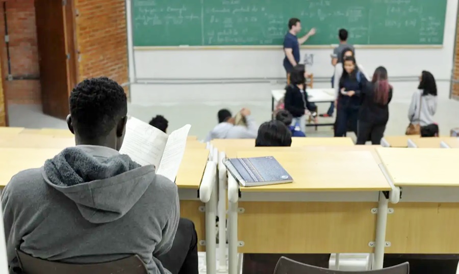 MEC oferta 7,8 mil vagas de pós-graduação gratuita para professores