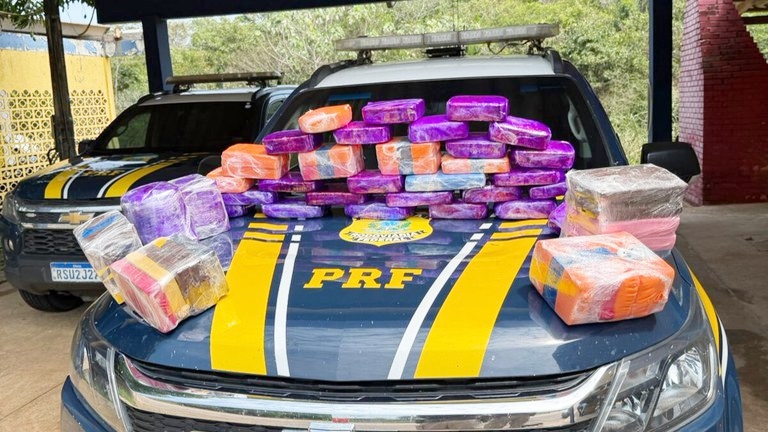 PRF apreende 62 tabletes de cocaína e prende dois homens em Porto Velho