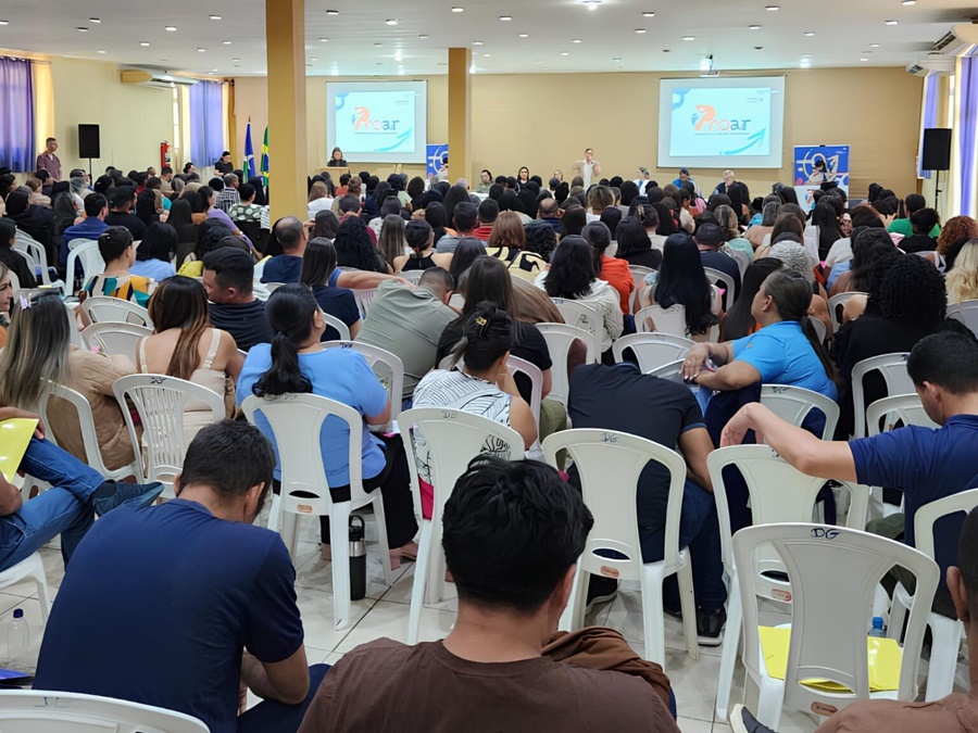 Cerca de 400 servidores da educação participam de formação do Programa Avança Rondônia