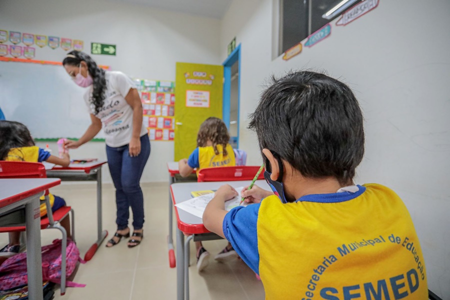 Semed convoca pais para efetivar matrículas da 4ª chamada do programa