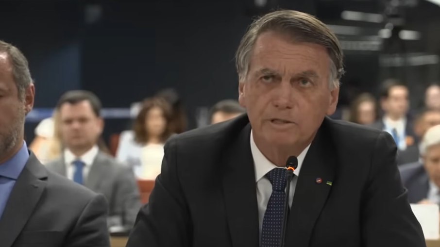 Ex-presidente Bolsonaro pode perder patente militar após condenação no STF

