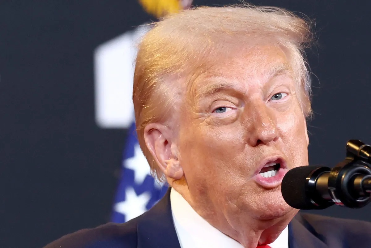 Presidente Donald Trump defende que Otan aplique tarifas de 50% a 100% sobre a China
