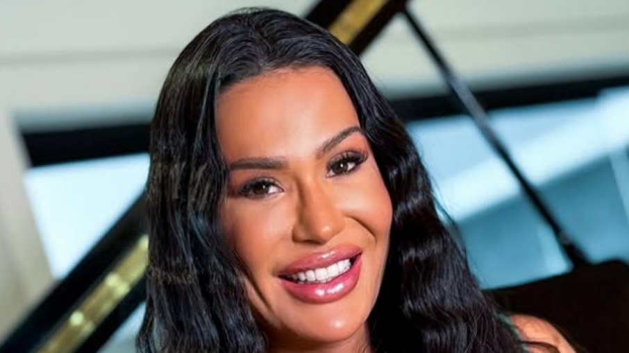 Gracyanne Barbosa desabafa e agradece Luciano Huck por apoio após ataques nas redes
