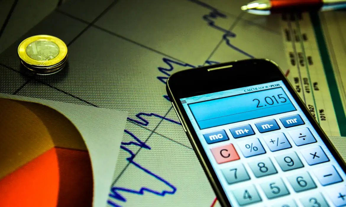 Mercado financeiro projeta inflação de 4,83% em 2025, diz boletim Focus
