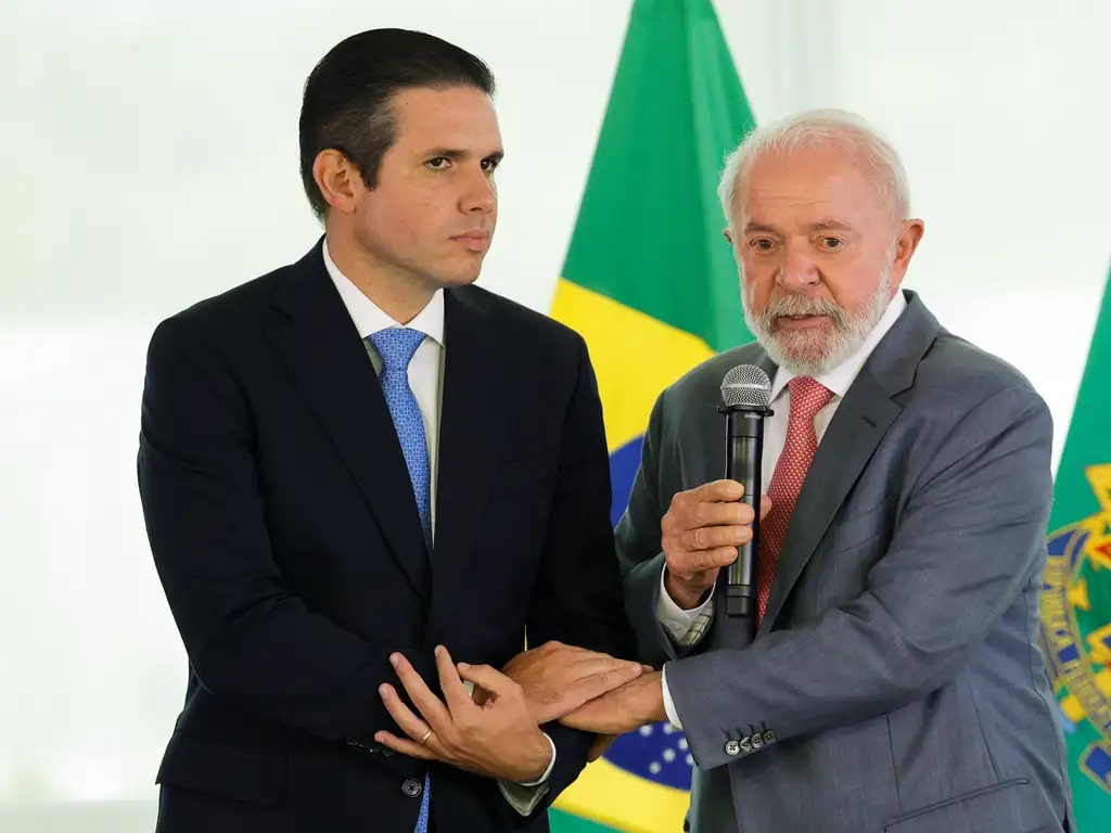 Lula faz de tudo para evitar anistia de Bolsonaro e têm reunião fora da agenda com Motta
