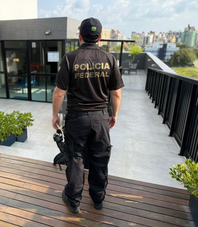 PF deflagra operação contra tráfico de drogas e lavagem de dinheiro
