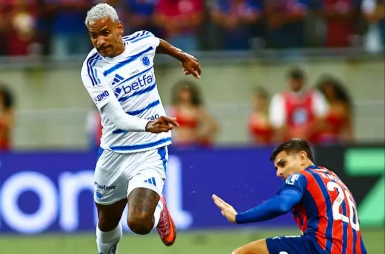 Cruzeiro vira sobre Bahia, passa Palmeiras e se aproxima do Flamengo 