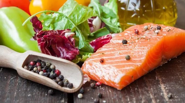 Dieta Mediterrânea protege saúde bucal e previne demência, diz estudo
