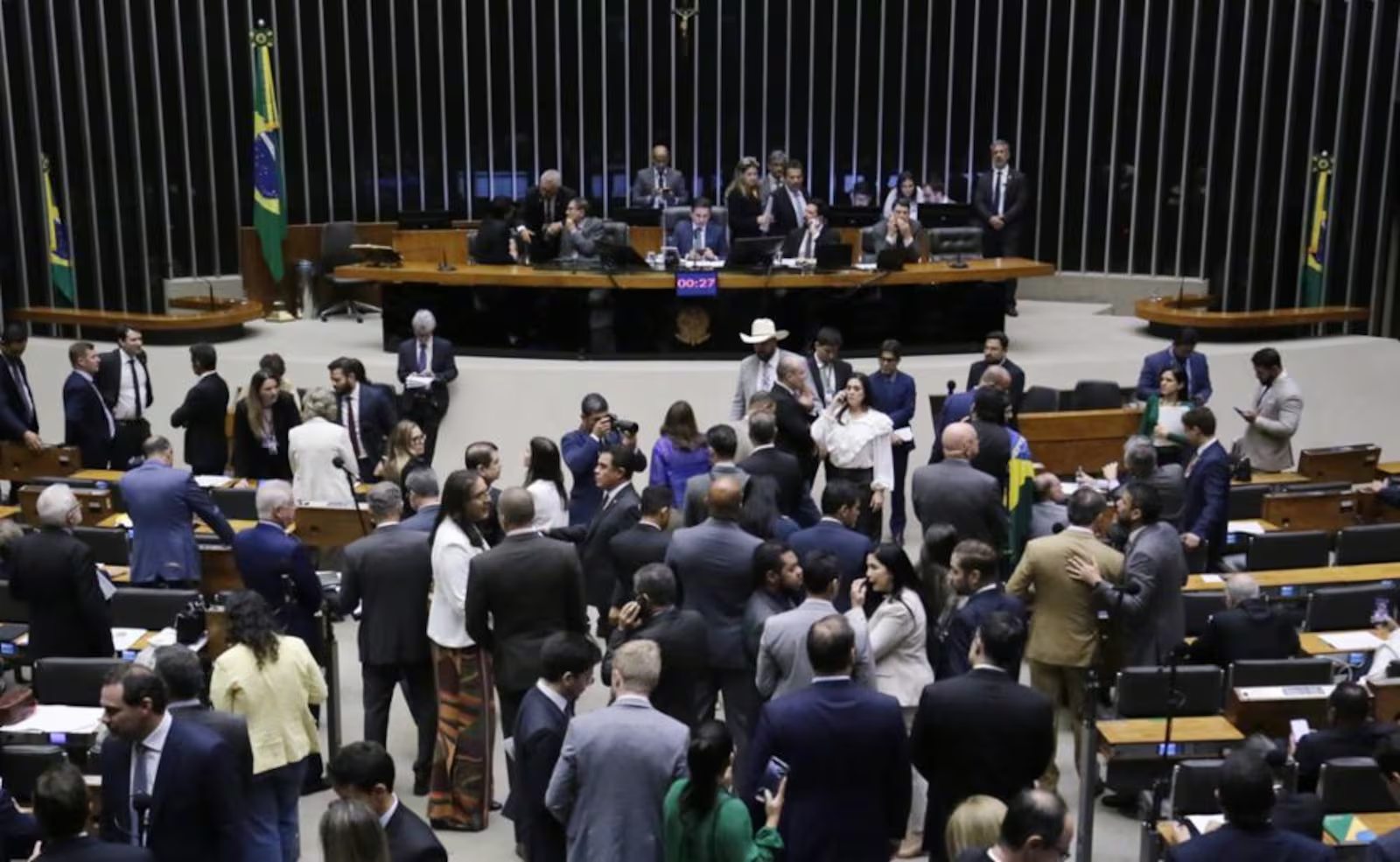 Câmara aprova ‘PEC das prerrogativas’, que amplia proteção de parlamentares 
