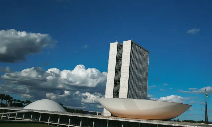 CCJ do Senado aprova relatório que regulamenta reforma tributária
