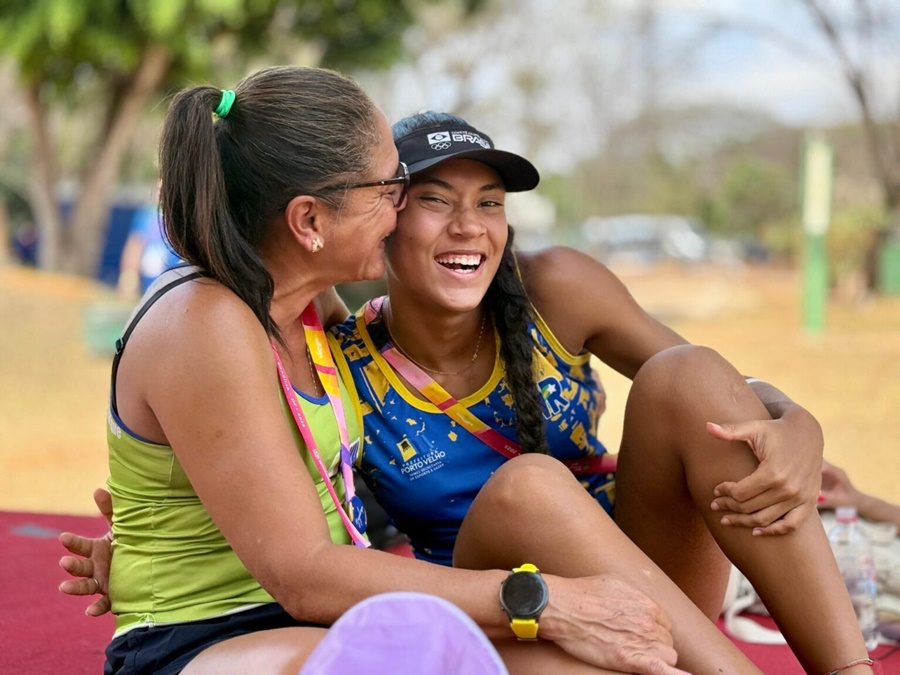 Estudante de RO disputa vôlei de praia nos Jogos da Juventude 2025 sob comando da mãe-técnica