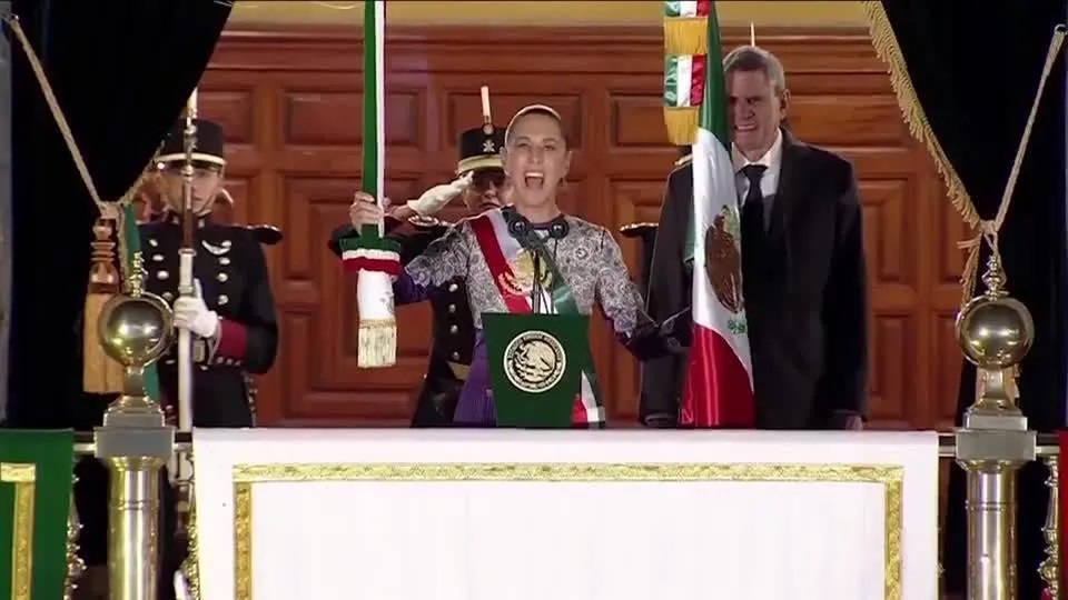 Claudia Sheinbaum se torna 1⁠ª presidente do México a fazer grito da independência
