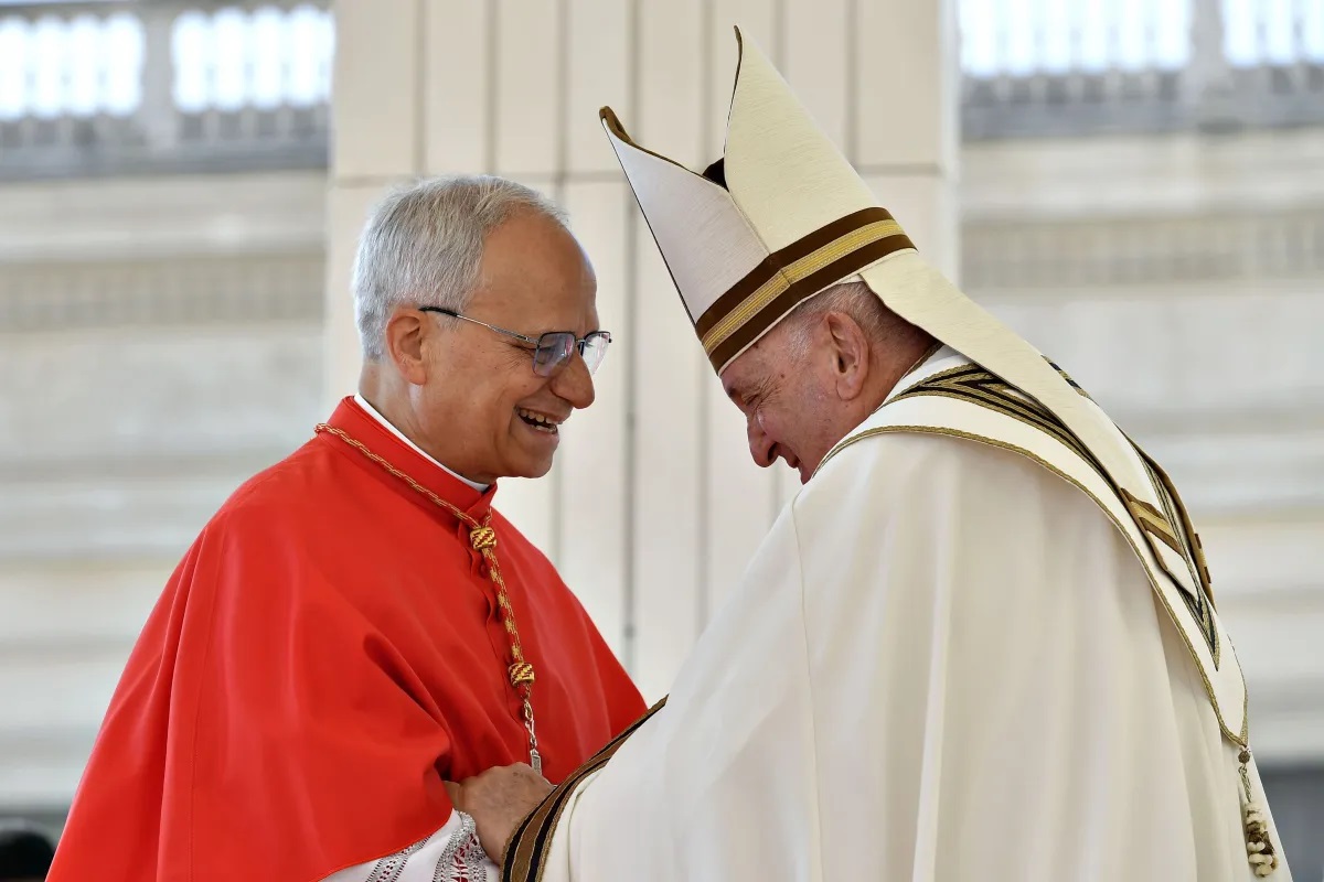Papa Leão XIV diz que manterá políticas de seu antecessor Francisco na Igreja Católica
