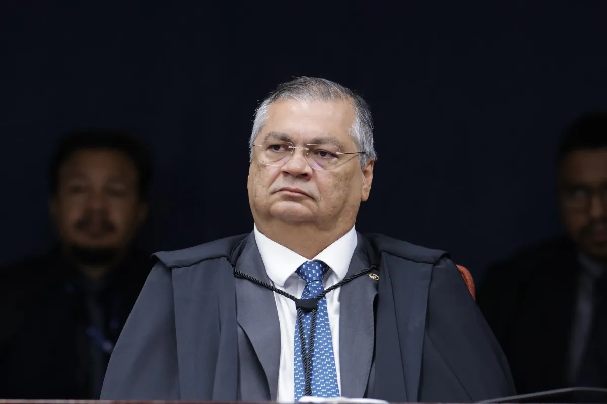 Flávio Dino abre inquérito contra Bolsonaro com base em parecer da Covid após 4 anos
