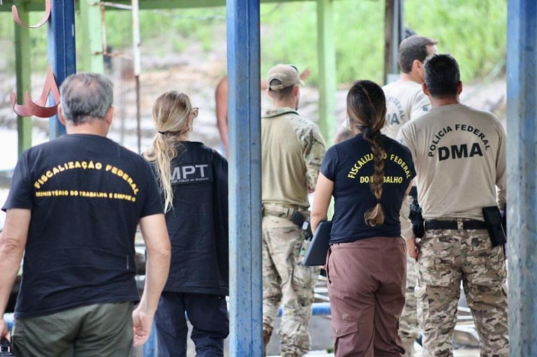 Polícia Federal visita comunidade em Manicoré/AM para apoio à população ribeirinha