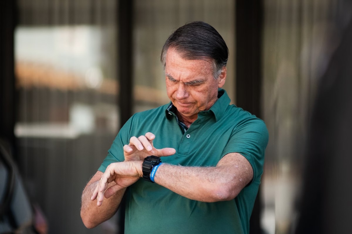 Autor do PL da Anistia propõe 2 anos de prisão domiciliar para o ex-presidente Jair Bolsonaro
