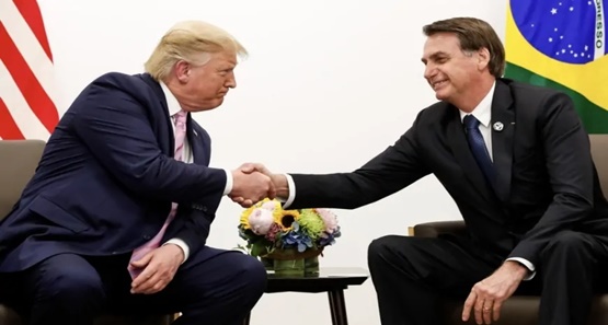 Trump assina Ordem que classifica Bolsonaro como refém político