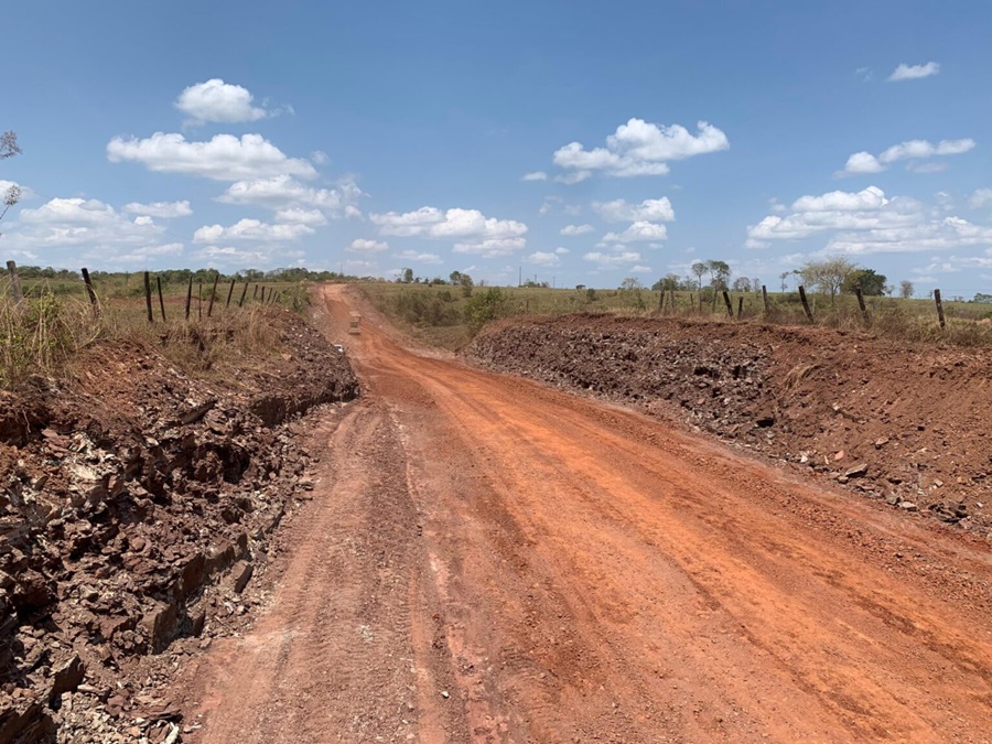 Manutenção em mais de 26 km na RO-135 é executada pelo governo de RO em Alta Floresta d’Oeste