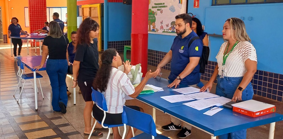 Prefeitura coleta assinaturas para regularização fundiária na zona Leste de Porto Velho