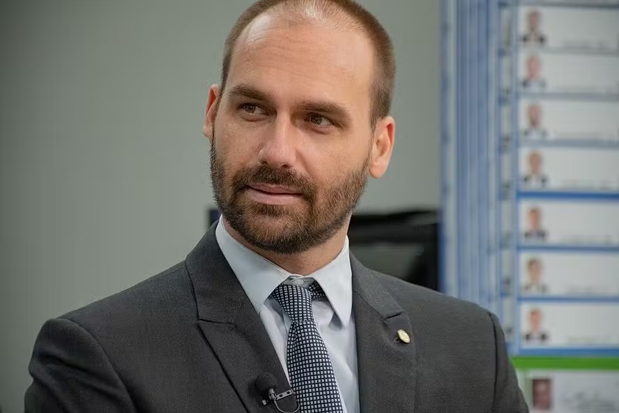 PGR denuncia Eduardo Bolsonaro e Paulo Figueiredo por coação nos Estados Unidos da America
