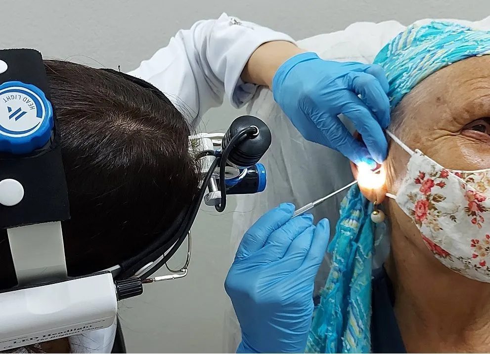 Cera de ouvido pode ajudar a detectar câncer, revela estudo brasileiro
