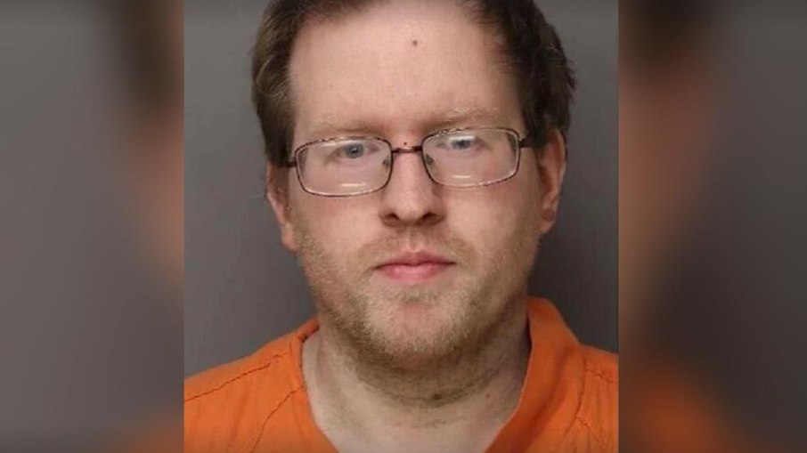 Homem é preso após manter 4 pessoas em cativeiro por 10 anos nos Estados Unidos
