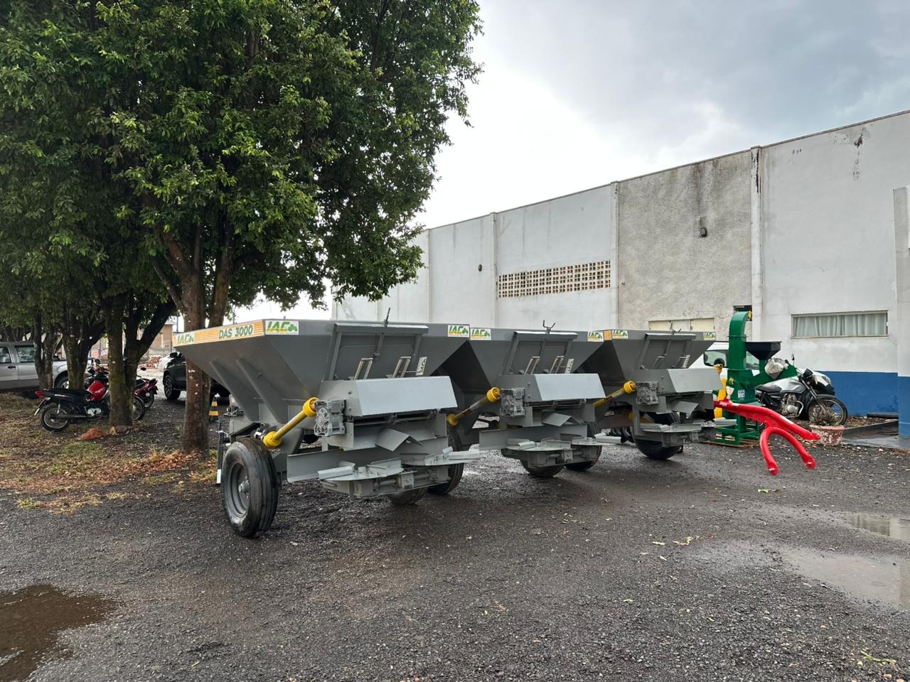 Deputado Alan Queiroz entrega R$ 100 mil em implementos agrícolas para o município de Vilhena
