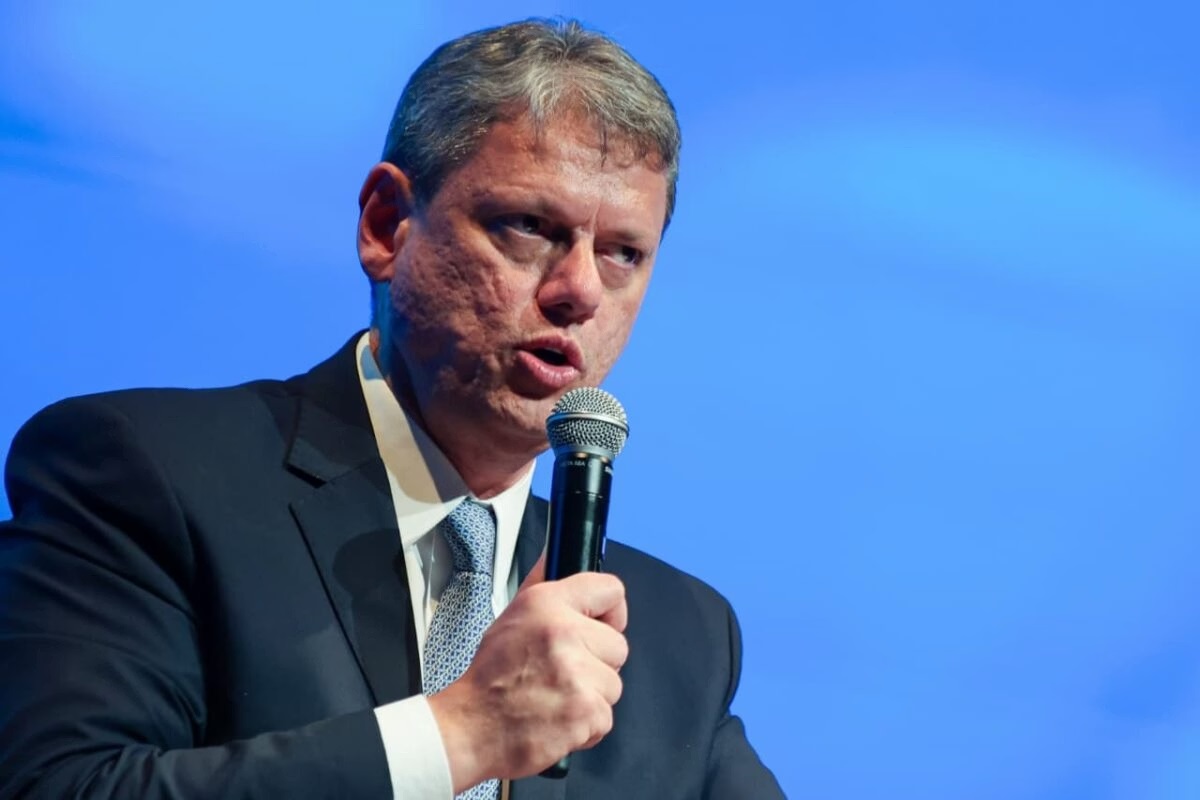 Governador Tarcísio de Freitas expõe desânimo a aliados e rechaça enfrentar Lula em 2026
