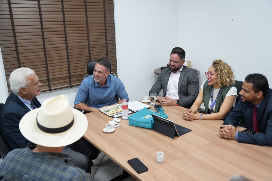 Prefeito Léo Moraes se reúne com embaixador do Chipre em encontro diplomático