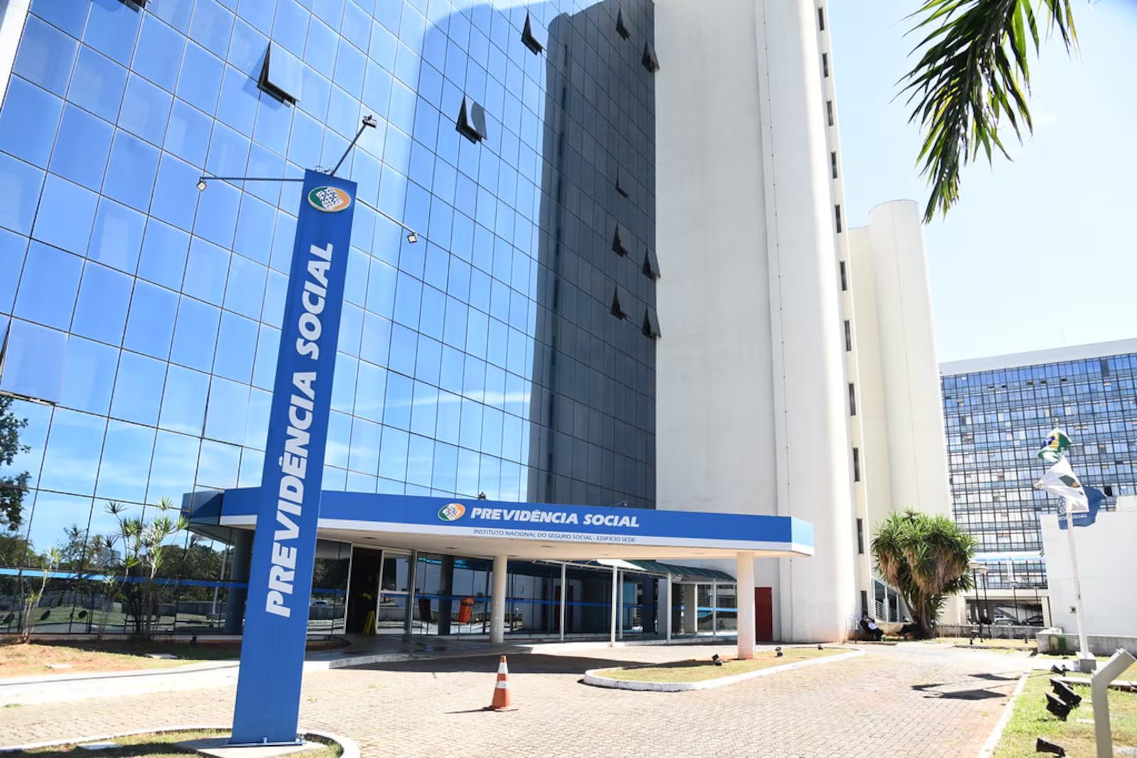 INSS começa a pagar benefícios e auxílios de setembro; veja calendário