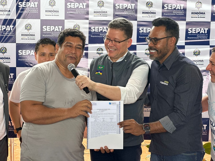 Dr. Santana participa de entrega de títulos e reforça compromisso com habitação social
