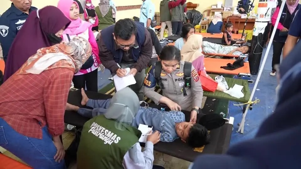 Mais de mil crianças sofrem intoxicação na Indonésia por merenda escolar do governo
