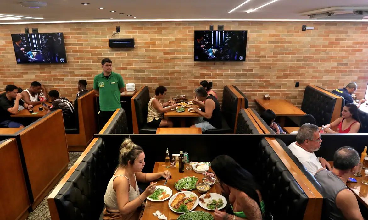 Setor de alimentação tem 43% das empresas com lucro em agosto
