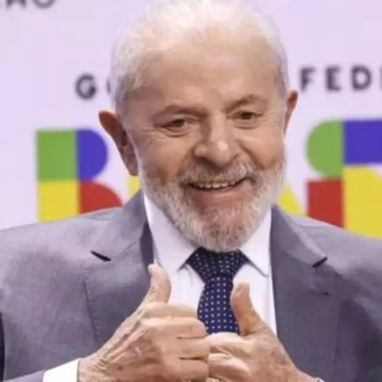 PT investe em "desavermelhar" sua imagem; campanha de Lula será cheia de verde-amarelo