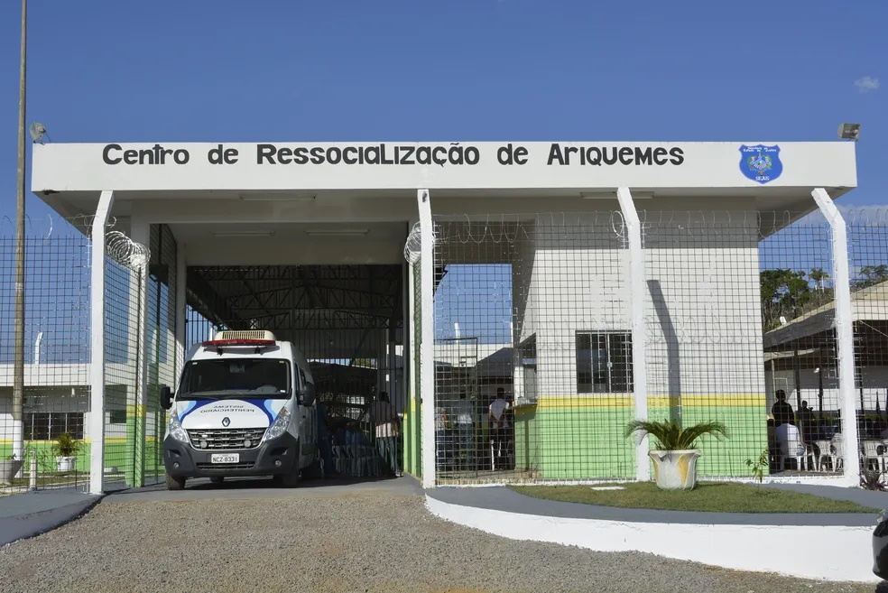 Sete detentos fogem do presídio de Ariquemes durante troca de plantão