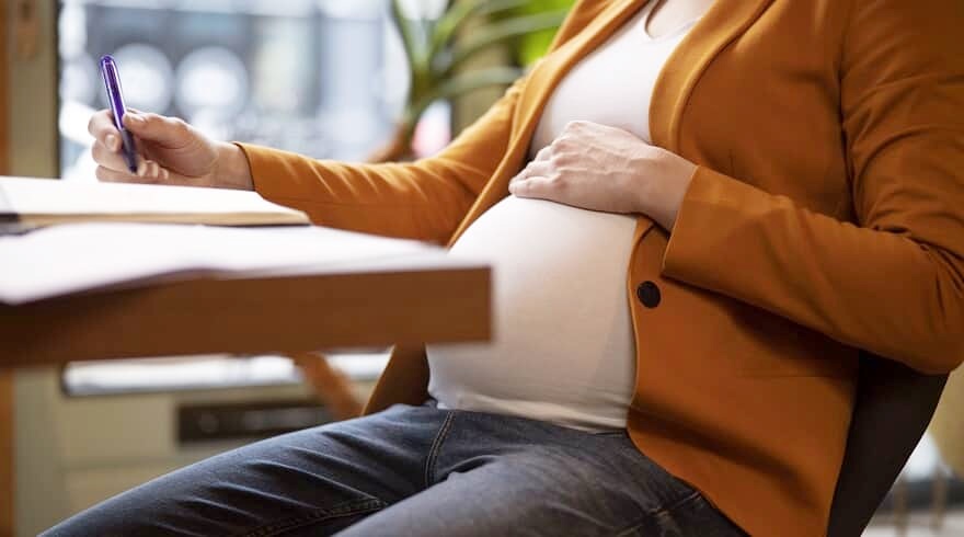 Mantida justa causa de recepcionista grávida que invadiu centro cirúrgico