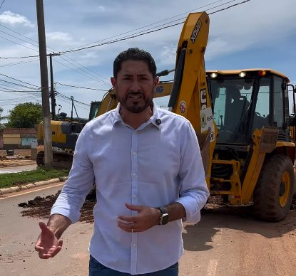 Vereador Márcio Pacele acompanha obras de drenagem no Bairro Agenor de Carvalho