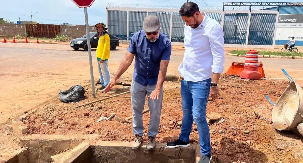 Márcio Pacele fiscaliza desobstrução de drenagem no Agenor de Carvalho em Porto Velho
