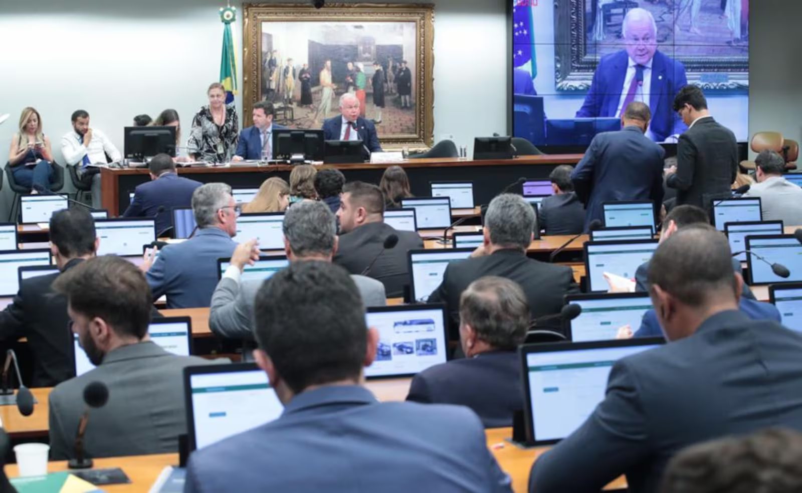 Comissão da Câmara dos Deputados aprova projeto que limita decisões individuais do STF