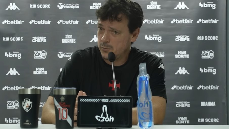 Diniz admite acomodação do Vasco em derrota: "Tem que ter raiva"
