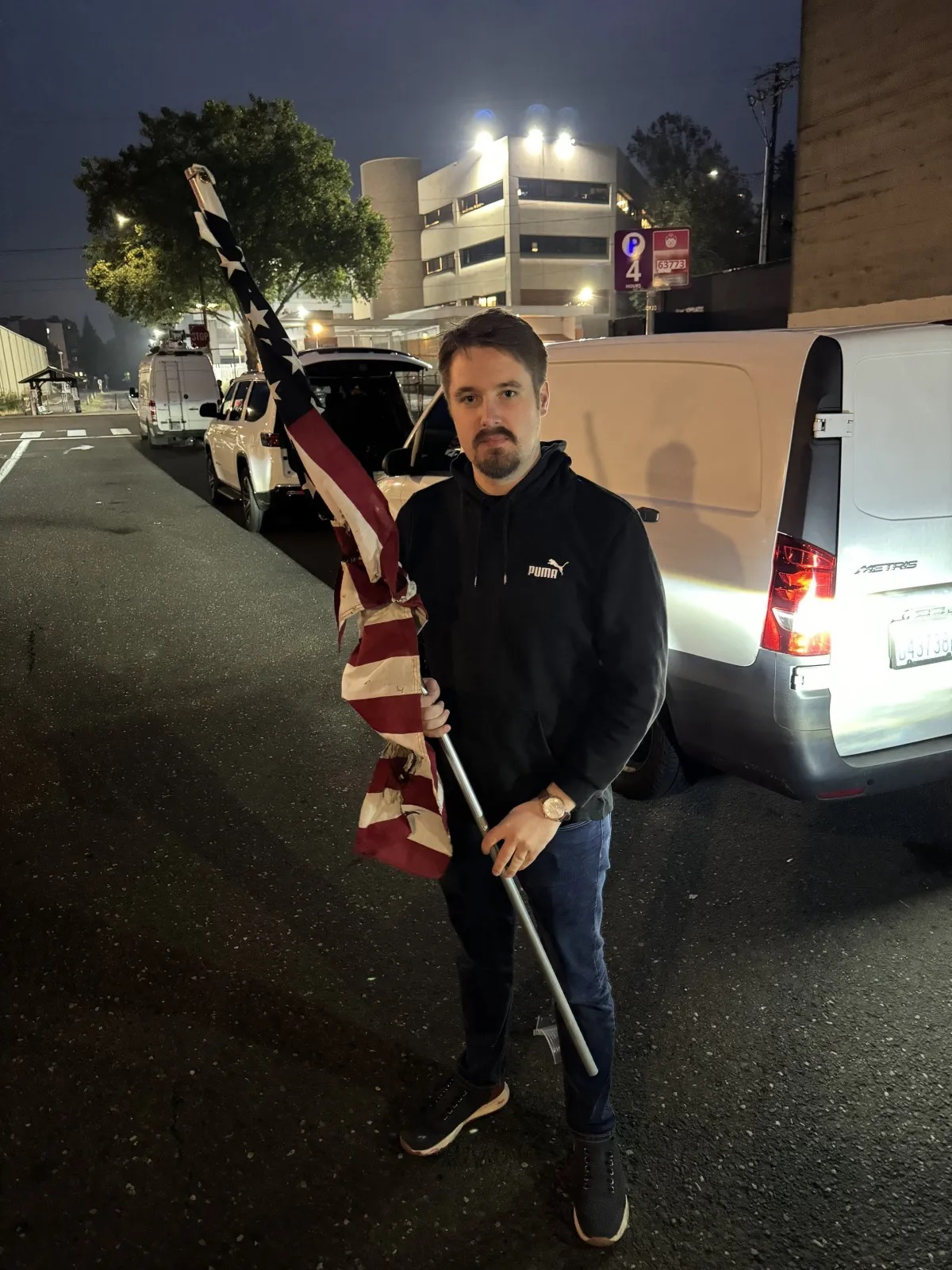 Estados Unidos abrem investigação após prisão de influencer conservador no Oregon
